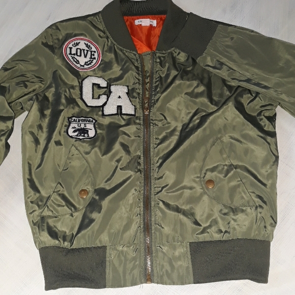 cali love Jackets & Blazers - 🌵Retro 80s army green patch bomber jacket S